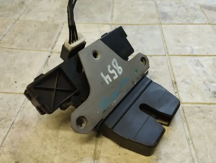 Ford Focus (2005 - 2008) 3M51R442A66CA Замок крышки багажника — фото 3