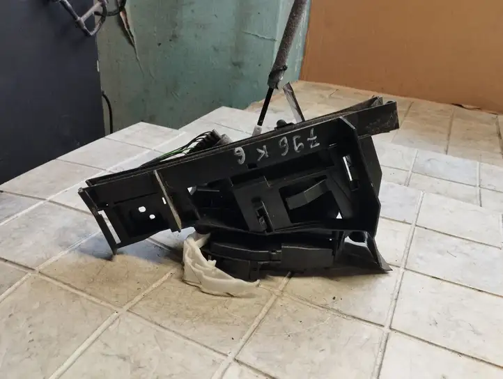 Ford Focus (2011 - 2015) BM5AA26413AE Замок задней двери — фото 1