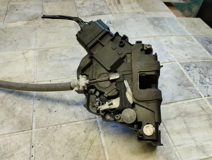 Ford Mondeo MK IV (2007 - 2014) 6M2AR26413BC Замок задней двери — фото 4