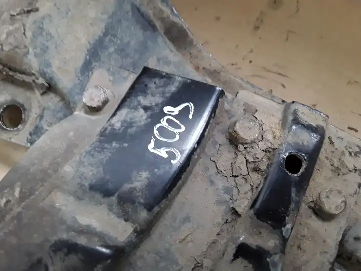 Fiat Sedici (2007 - 2016) Нижняя панель радиатора — фото 2