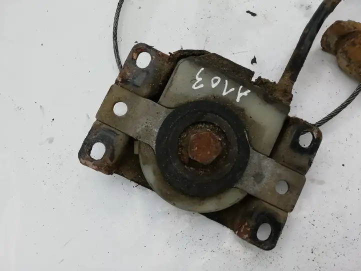 Toyota Corolla Verso E121 (2004 - 2007) Кронштейн запасного колеса — фото 3