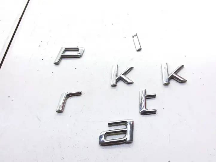 Skoda Praktik 5J8 (2007 - 2014) Эмблема производителя — фото 2