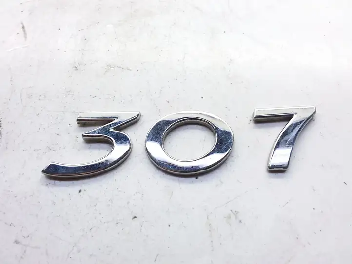 Peugeot 307 CC (2001 - 2005) Эмблема производителя — фото 1