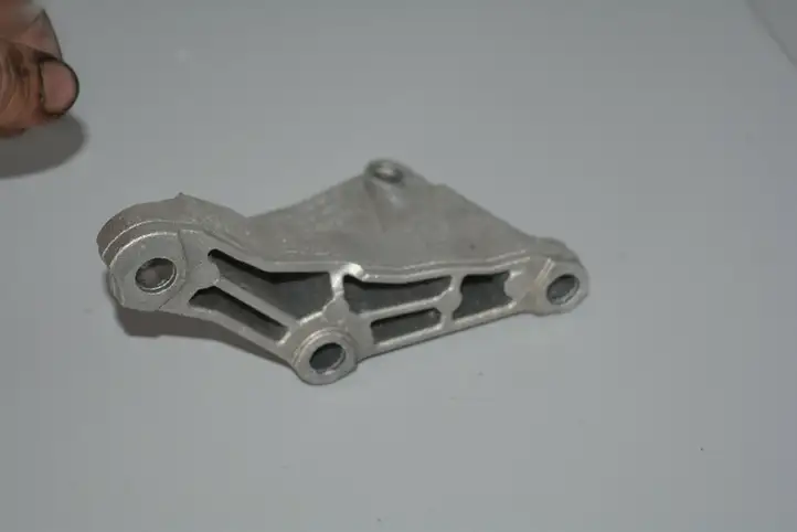 BMW 1 F20 F21 (2011 - 2019) 7810698 Кронштейн топливного насоса — фото 2