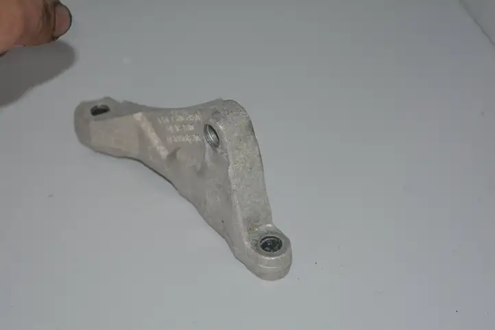 BMW 1 F20 F21 (2011 - 2019) 7810698 Кронштейн топливного насоса — фото 3