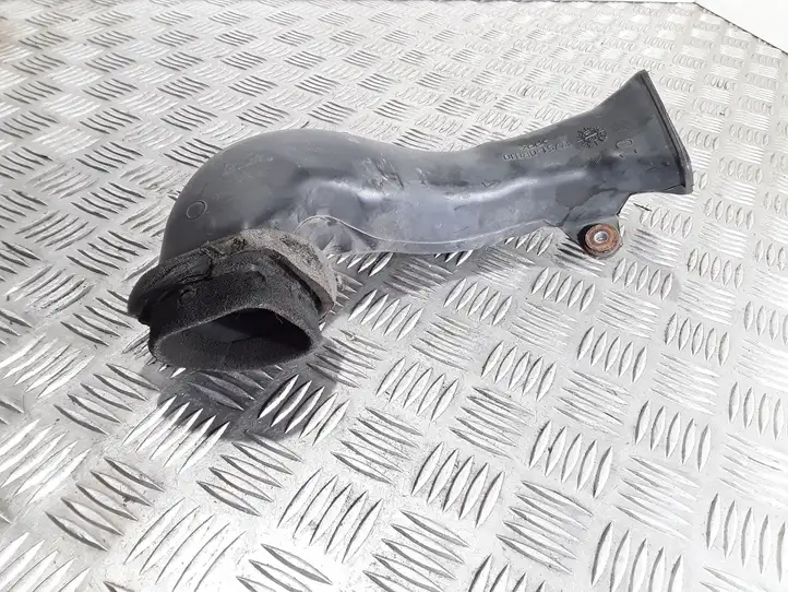 Toyota Avensis T250 (2006 - 2009) 177510R010 Детали воздухозаборника — фото 1