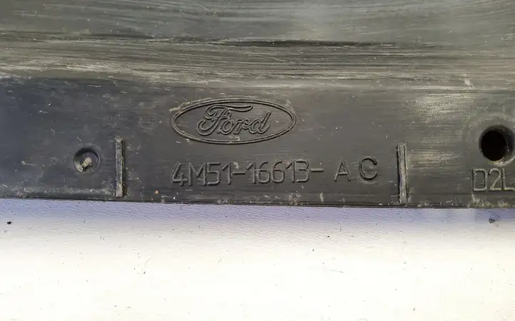 Ford Focus (2005 - 2008) 4M5116613AC Облицовка радиатора — фото 4