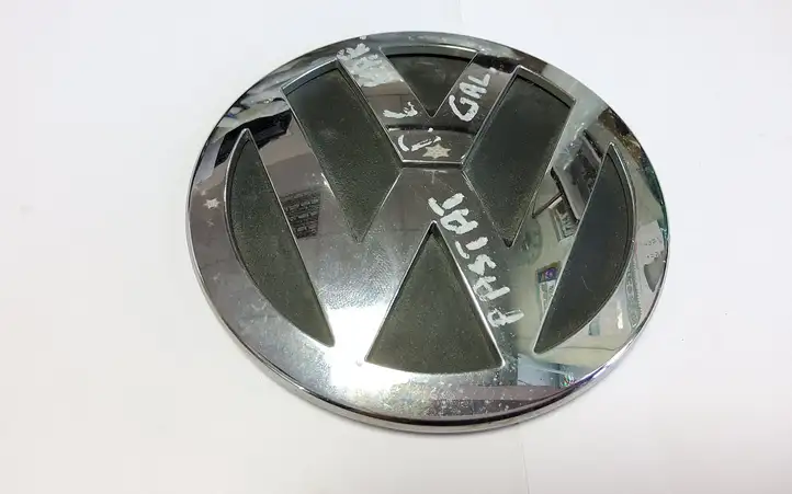 Volkswagen PASSAT B6 (2005 - 2010) Эмблема производителя — фото 1