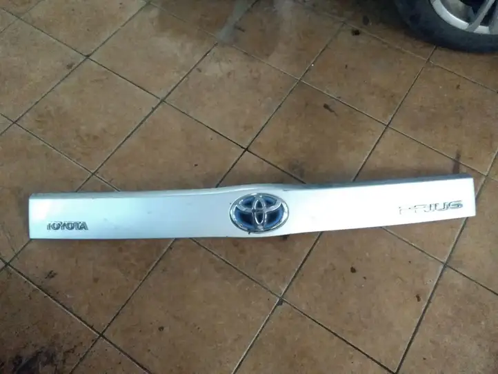 Toyota Prius (XW30) (2009 - 2015) 7680147070 Обшивка багажника — фото 1