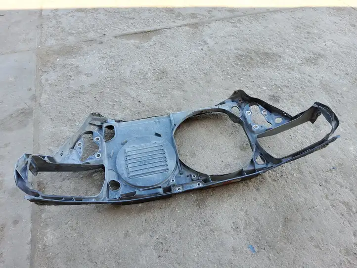 Audi A4 (1999 - 2001)   Панель радиаторов (телевизор)