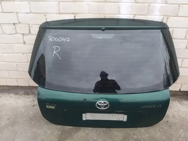 Toyota Corolla E120 E130 (2000 - 2004) Крышка багажника — фото 1
