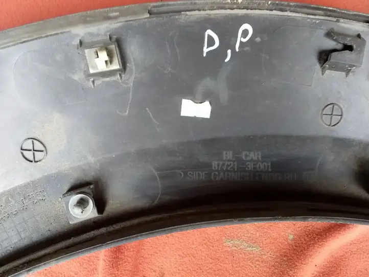 Kia Sorento (2002 - 2006)  877213E001 Отделка крыла (молдинги)