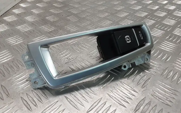 BMW 5 F10 F11 (2009 - 2016) 61319189065 Кнопка ручного тормоза — фото 3
