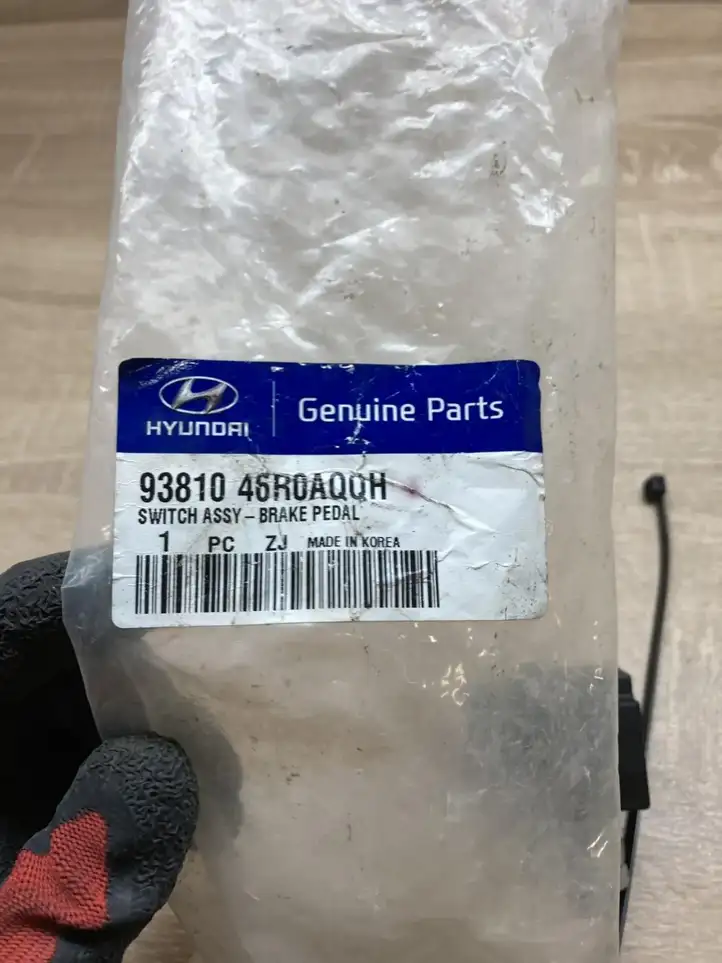 Hyundai Coupe (1999 - 2001) 9381046R0AQQH Датчик педали тормоза — фото 5