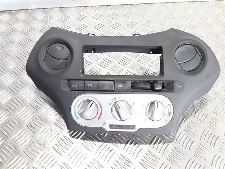 Toyota Yaris (1999 - 2003) 7591970010 Отделка блока климат-контроля — фото 1