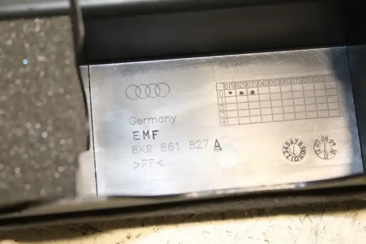 Audi A4 S4 B8 8K (2011 - 2015) 8K9861827A Прочая отделка багажника — фото 4