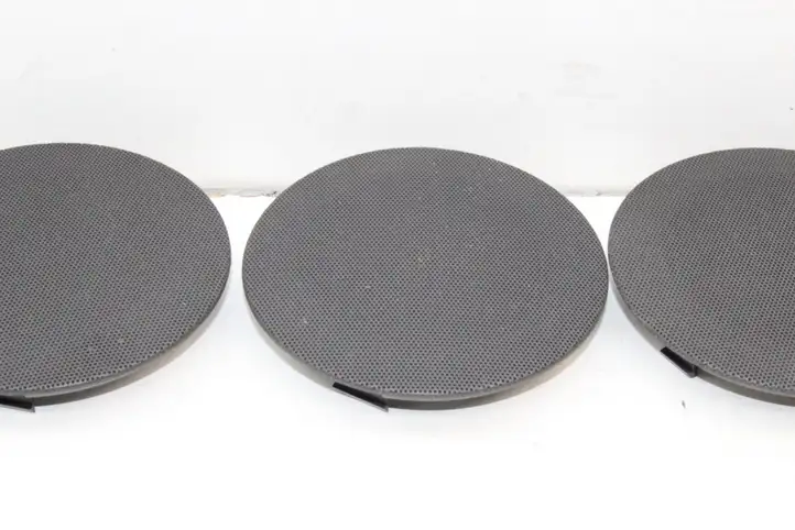 Chrysler 300 - 300C (2005 - 2011) Накладка центрального динамика — фото 3