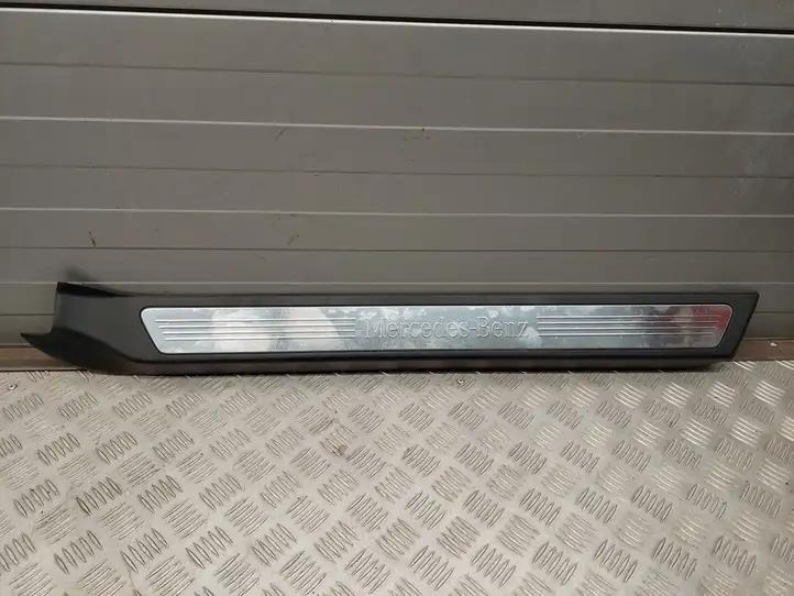Mercedes-Benz E C207 W207 (2009 - 2017) A2076800135 Внутренняя отделка переднего порога — фото 3