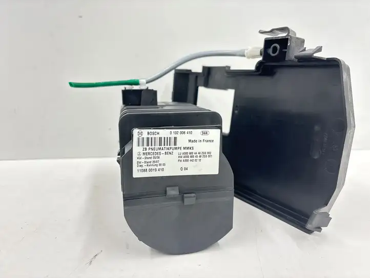 Mercedes-Benz CLS C218,X218 (2011 - 2017) A2128000097 Вакуумный насос центрального замка — фото 4