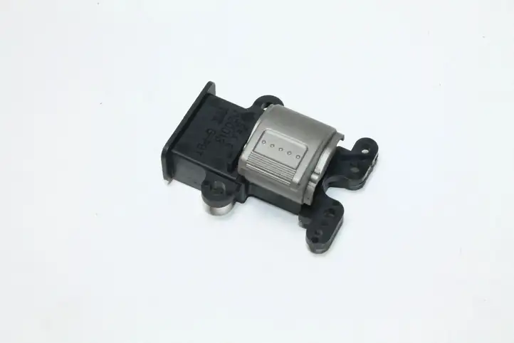Honda Civic (2001 - 2005) M20013 Кнопка фаркопа в багажнике — фото 1