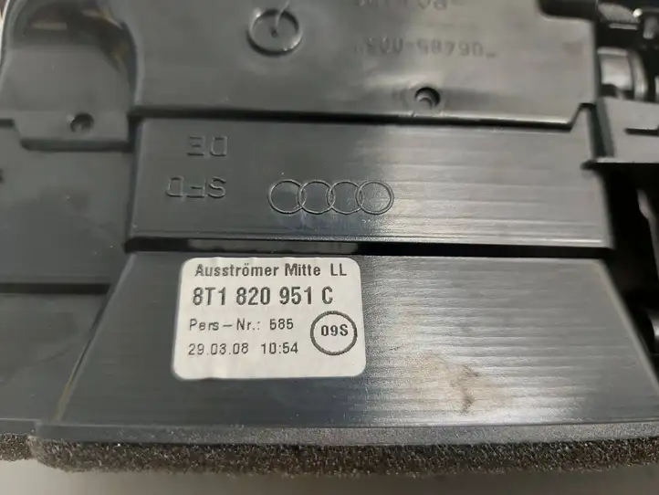 Audi A4 S4 B8 8K (2011 - 2015) 8T1820951C Центральный воздушный дефлектор — фото 4