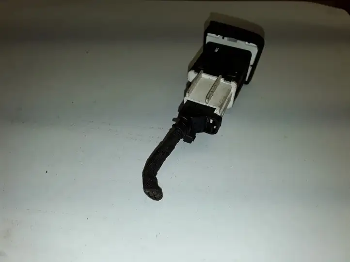 Volkswagen PASSAT B6 (2005 - 2010)  3C0927117C Включатель системы стабильности (ESP)