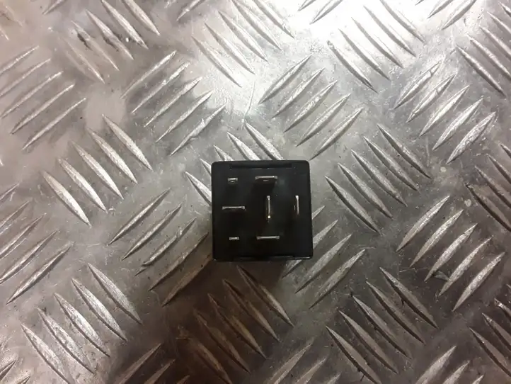 Skoda Superb B5 (3U) (2001 - 2008) 3U0941597A Реле освещения — фото 3