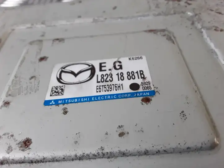 Mazda 5 (2005 - 2010) L82318881B Блок управления двигателем (ЭБУ) — фото 2