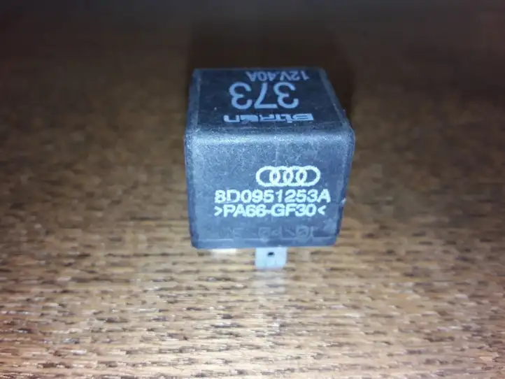 Audi A4 S4 B6 8E 8H (2000 - 2006) 8D0951253A Реле звукового сигнала — фото 1