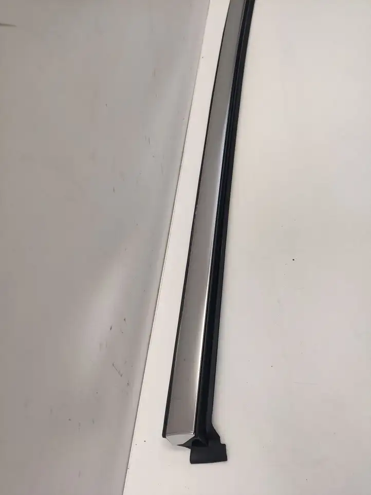 Chrysler Pacifica (2016 - ) 68227297AC Облицовка заднего бокового стекла — фото 12