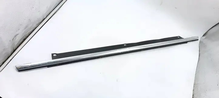 Audi Q7 4L (2005 - 2009) 4L0853763A Накладка стекла задней двери — фото 2