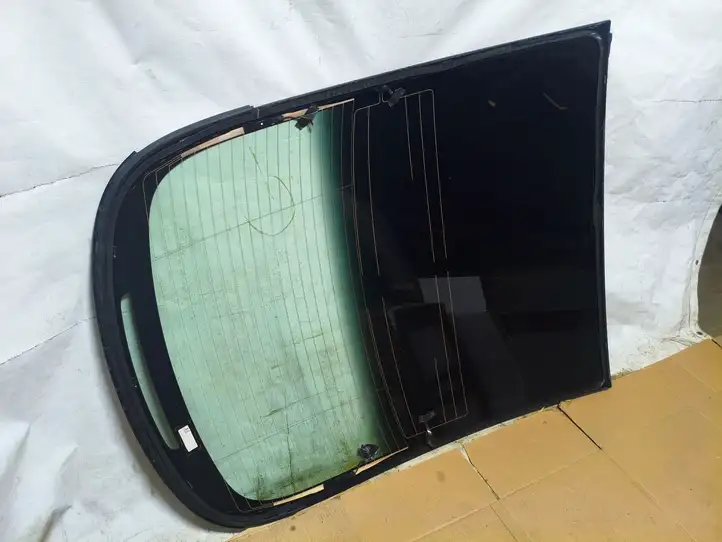 Tesla Model 3 (2017 - 2023) 164764500A Заднее стекло — фото 3