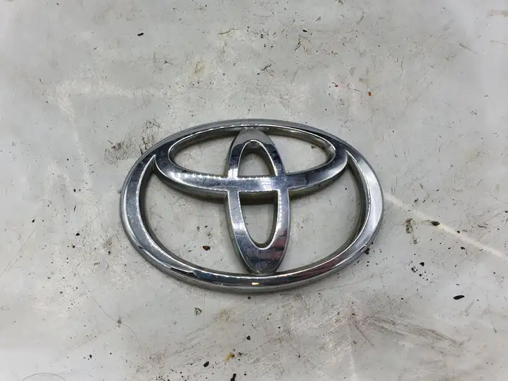 Toyota Corolla Verso E121 (2004 - 2007) 32801010 Эмблема производителя — фото 1