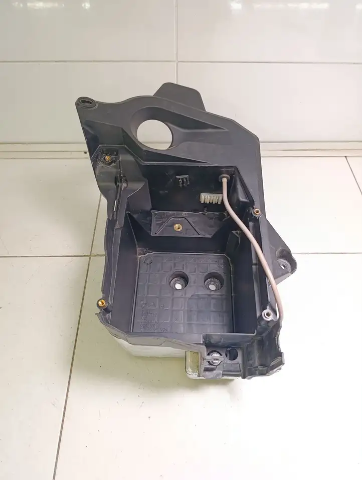 BMW 3 F30 F35 F31 (2012 - 2018) 935071002 Ящик аккумулятора — фото 1