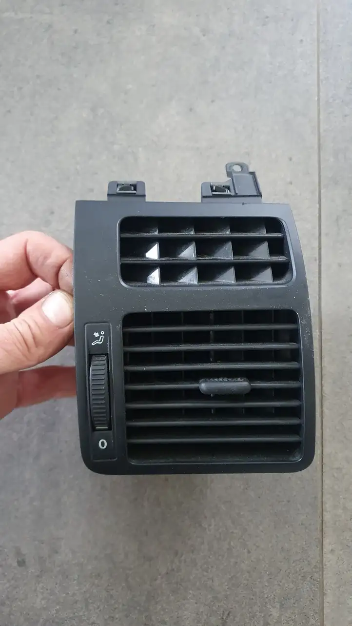 Volkswagen Touran I (2003 - 2010) 1T0819704B Боковой воздушный дефлектор — фото 1