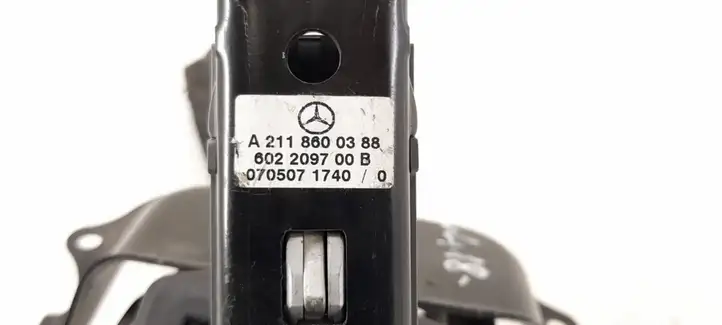 Mercedes-Benz E W211 (2002 - 2009)   Задний ремень безопасности