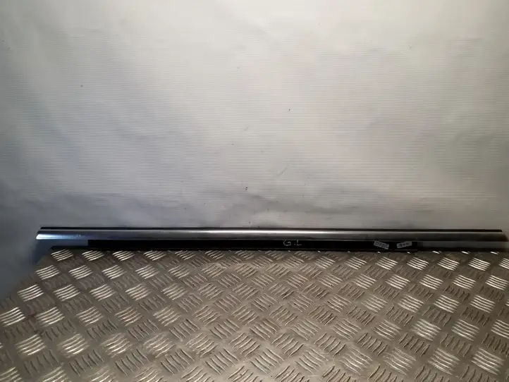 Audi Q5 SQ5 (2008 - 2012) 8R0853763F Накладка стекла задней двери — фото 1