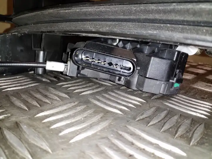 Ford Focus (2011 - 2015) BM5AA26413BE Замок задней двери — фото 7