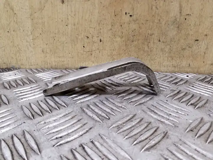Subaru Outback (2003 - 2007) Кронштейн заднего бампера — фото 2