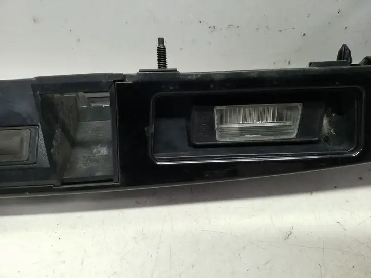 Nissan Juke I F15 (2010 - 2018) 908681KR6A Подсветка номера — фото 6