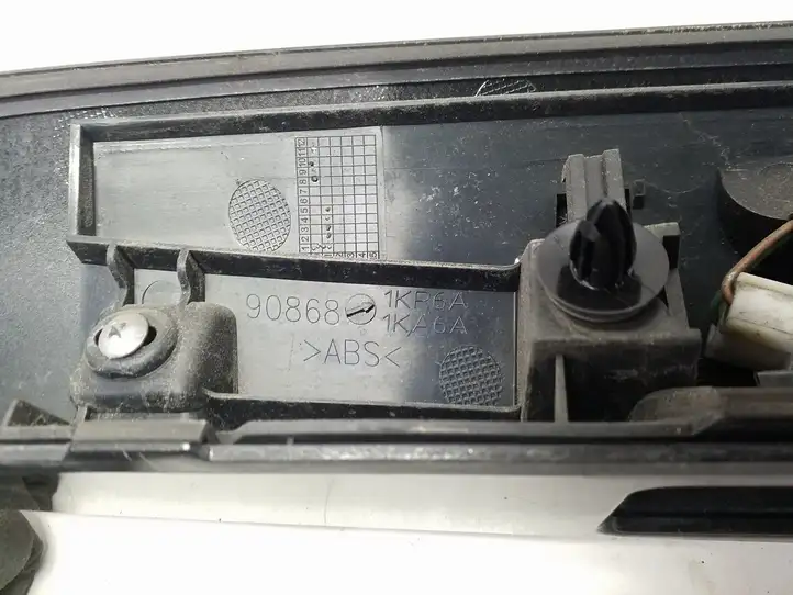 Nissan Juke I F15 (2010 - 2018) 908681KR6A Подсветка номера — фото 9