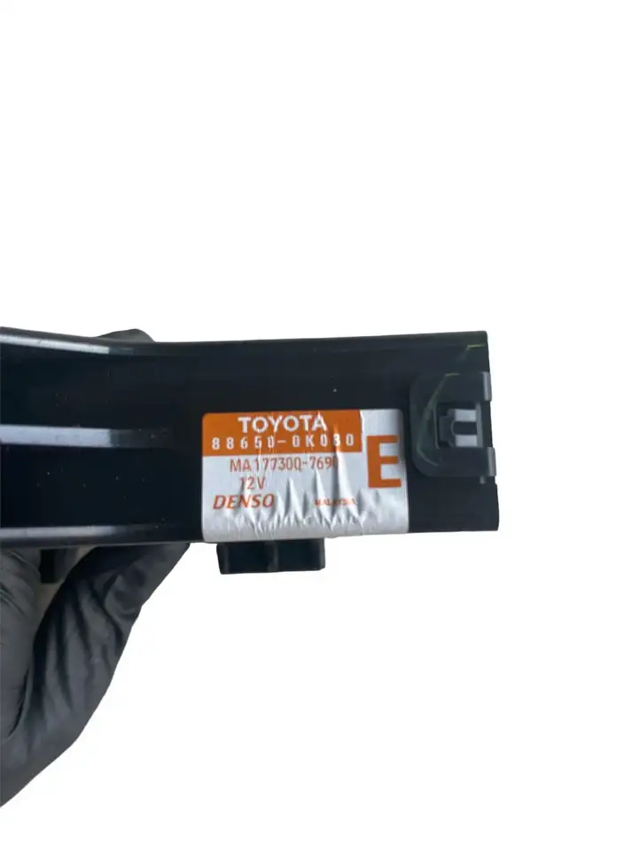 Toyota Hilux (AN10, AN20, AN30) (2004 - 2008) 886500K080 Усилитель звука — фото 1