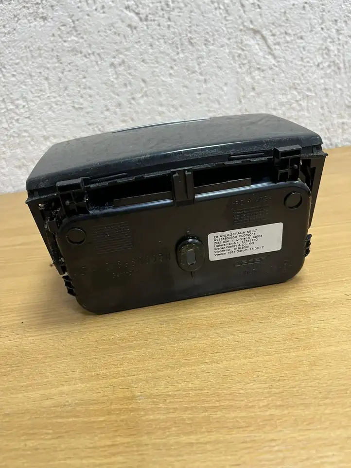 Mercedes-Benz CLS C218,X218 (2011 - 2017) A2186800950 Вещевой ящик — фото 5