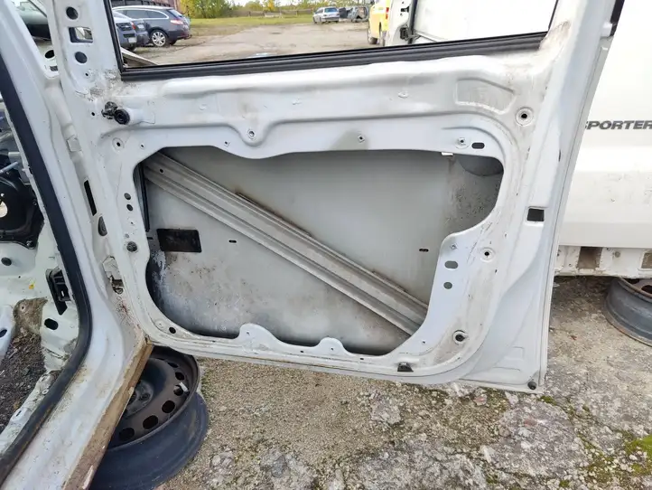 Volkswagen Caddy (2010 - 2015) Дверь — фото 10