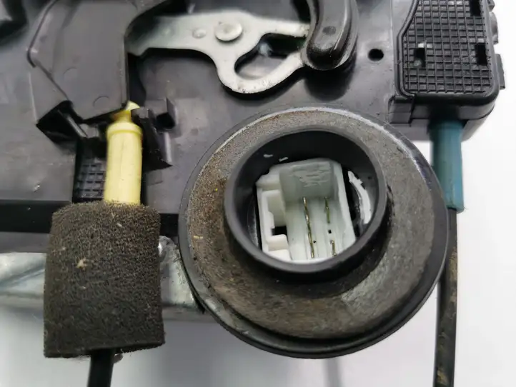 Toyota RAV 4 (XA30) (2006 - 2016) 7L1308 Замок задней двери — фото 5