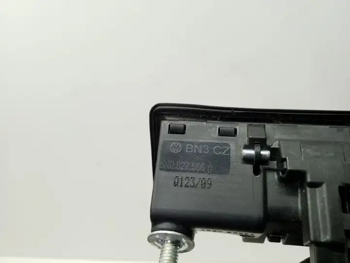 Audi A4 S4 B8 8K (2007 - 2011) 5N0827566B Ручка крышки багажника — фото 3