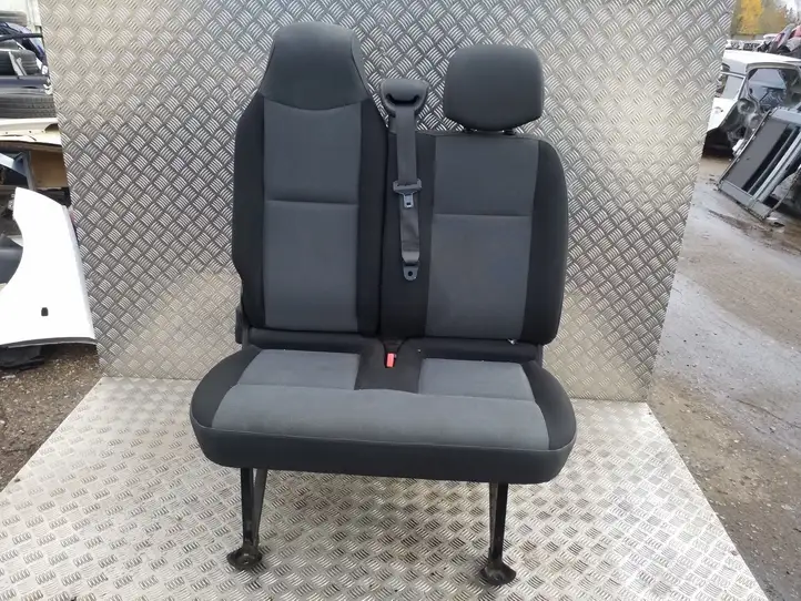 Nissan NV400 (2012 - 2020) Переднее сиденье пассажира — фото 1