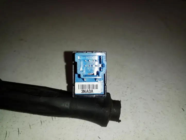 Nissan Leaf I (ZE0) (2010 - 2017) 08349A Кнопка обогрева рулевого колеса — фото 3