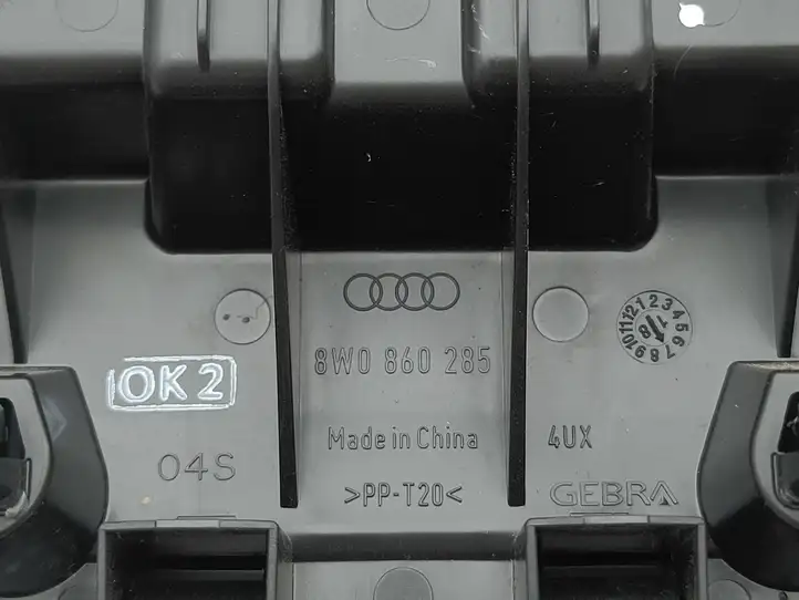 Audi A4 S4 B9 8W (2019 - ) 8W0860285 Держатель аварийного знака — фото 8
