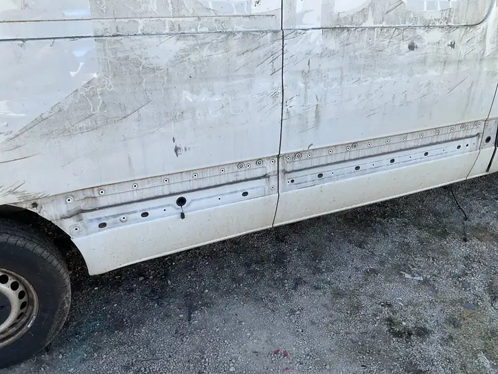 Mercedes-Benz Sprinter W907 W910 (2018 - ) Задний порог кузова — фото 1